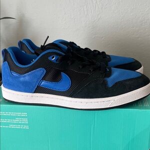 Men's Nike Sb Alleyoop Sneakers Blue and Black